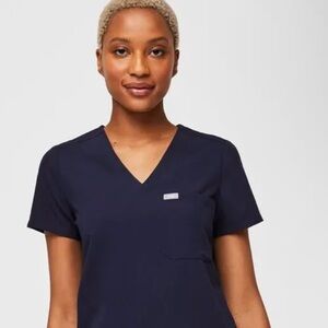 EUC Figs Catarina One-Pocket Scrub Top (Navy. XXXS)